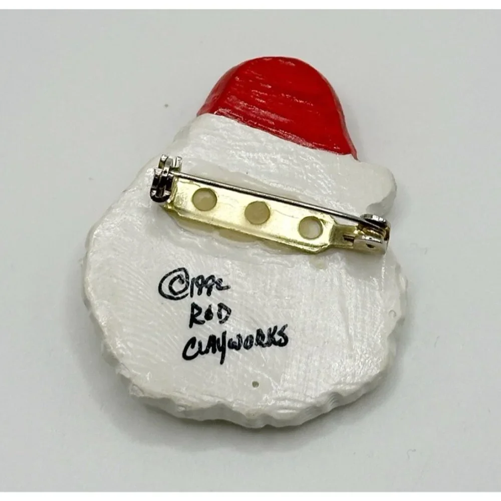 Clay‎ Santa In Red Hat Face Pin Brooch R & D Clayworks 1992